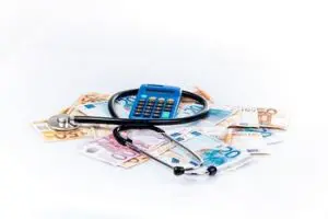 ¿Cuánto cuesta un seguro de gastos médicos mayores?